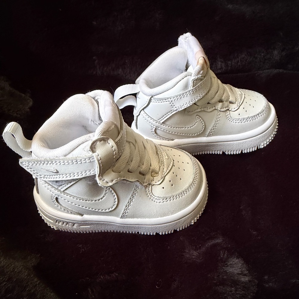 Nike Kids Mid White Air Force One Sneakers (removable stain)